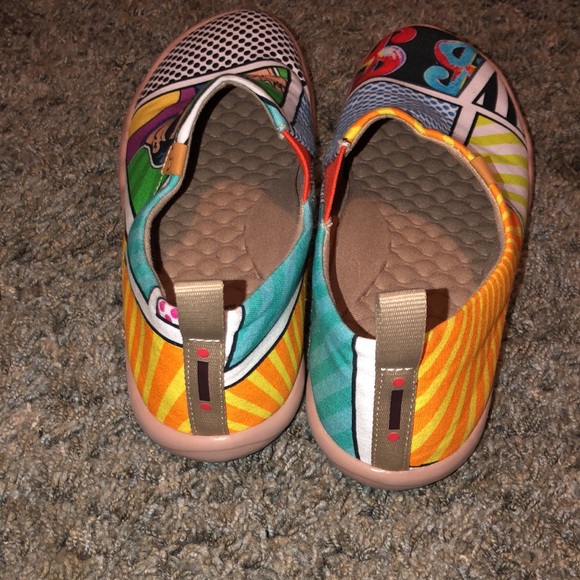 U in story shoes. Size 8.5. Very good condition. - Picture 3 of 6